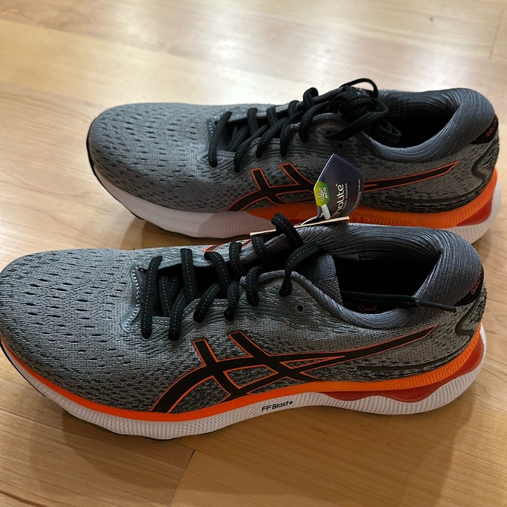 ASICS Gel nimbus 24. Men’s Size 8